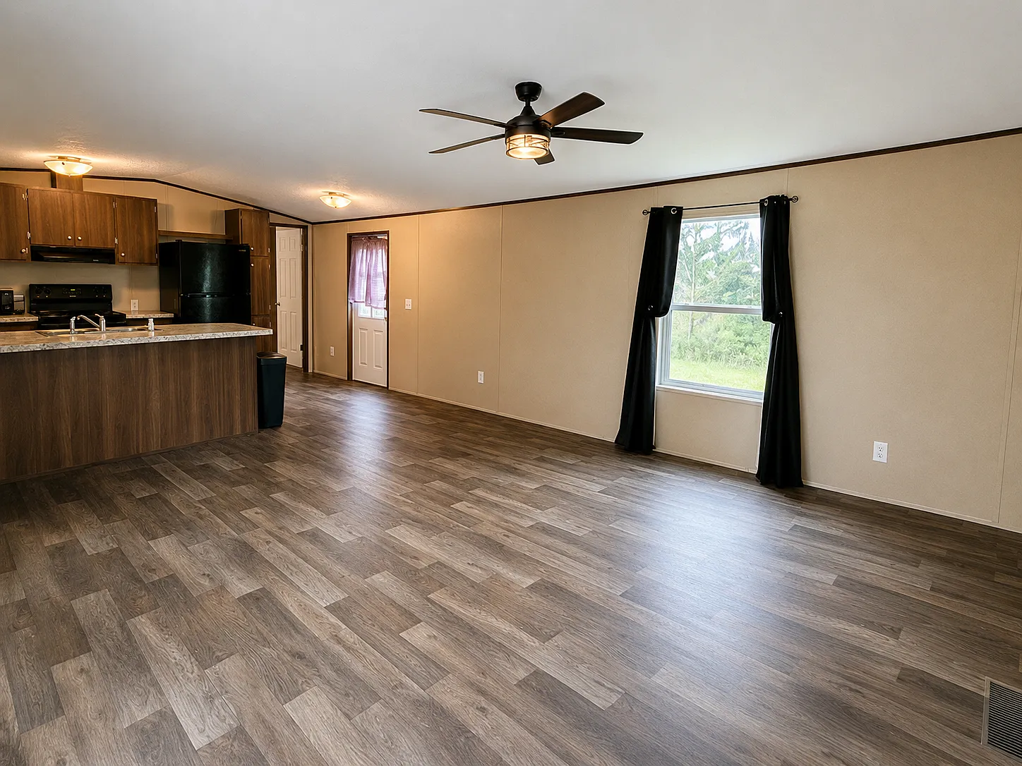 3 bed, 1140 sqft, $1,600 — Photo 1