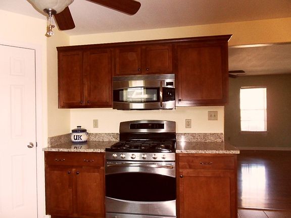 5th image of 107 McCullough Cir