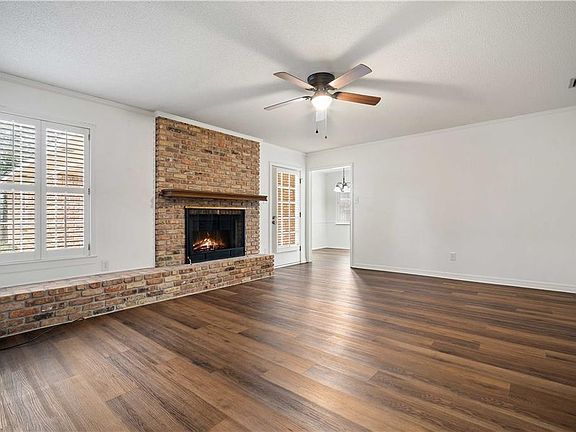 5th image of 1586 Regency Dr