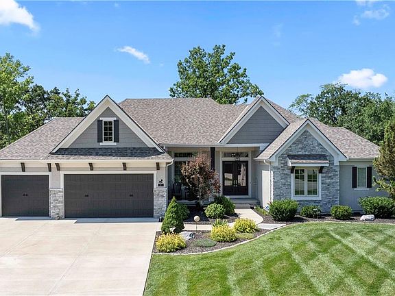 3rd image of 7 Dakota Cir