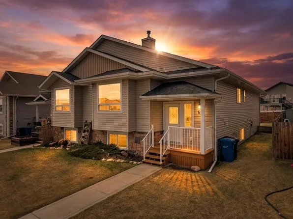 66 E Heritage Dr, Penhold, AB T0M 1R0