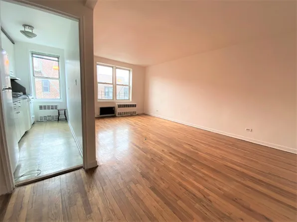 2727 Ocean Parkway image 1 of 7