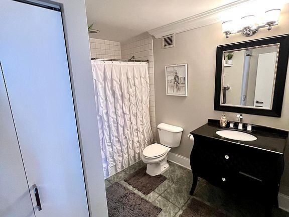 5th image of 330 N Jefferson St APT 1802