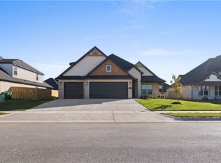 1501 Josephine Dr, Centerton, AR 72719