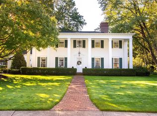 30601 Salem Dr, Bay Village, OH