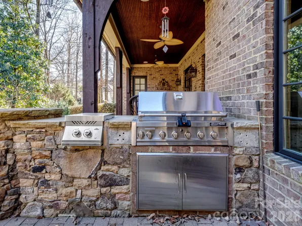 229 Wrenwood Ln, Charlotte, NC 28211