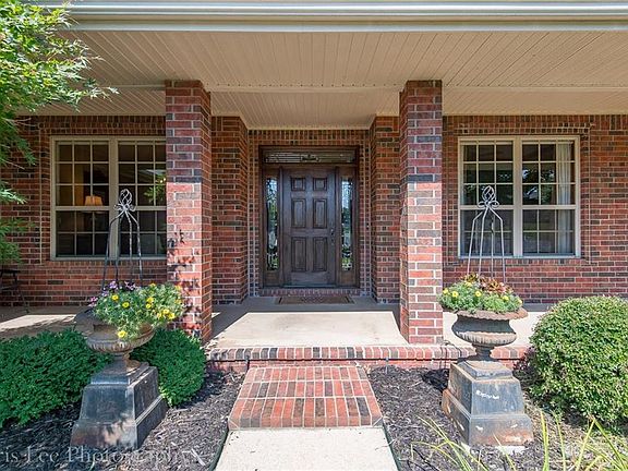 4th image of 3457 N Bellshire Dr
