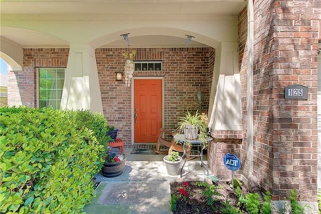 1st image of 125 Campos Dr
