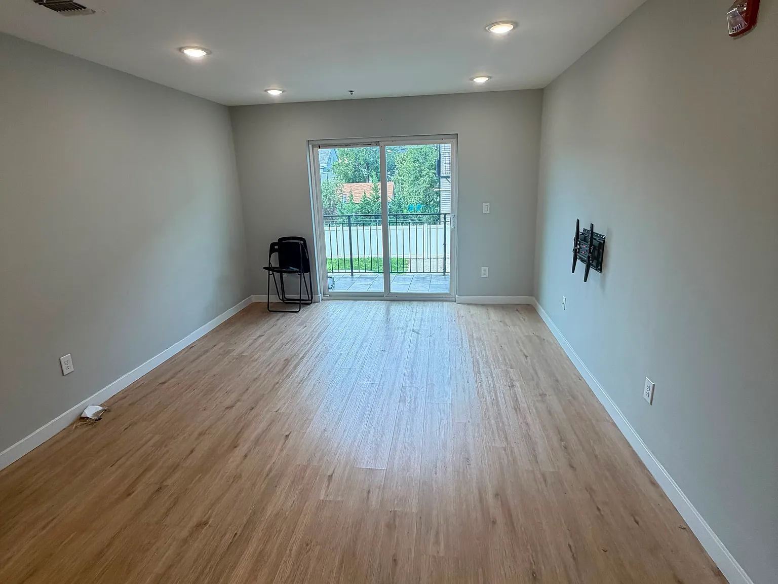 1 bed, $1,718 — Photo 3