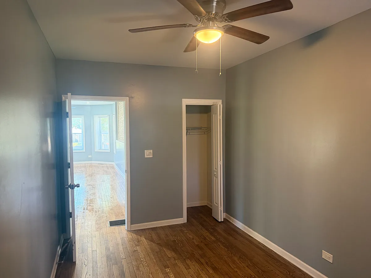 Building Photo - 6920 S Vernon Ave #1