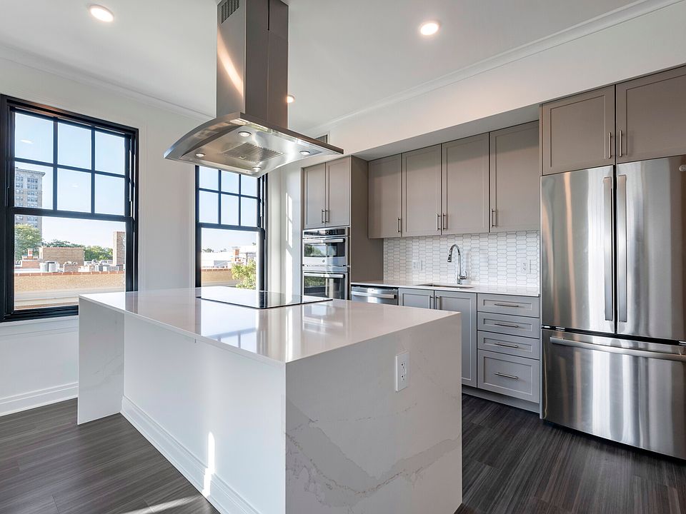 1st image of 2333 N Lincoln Park W #515