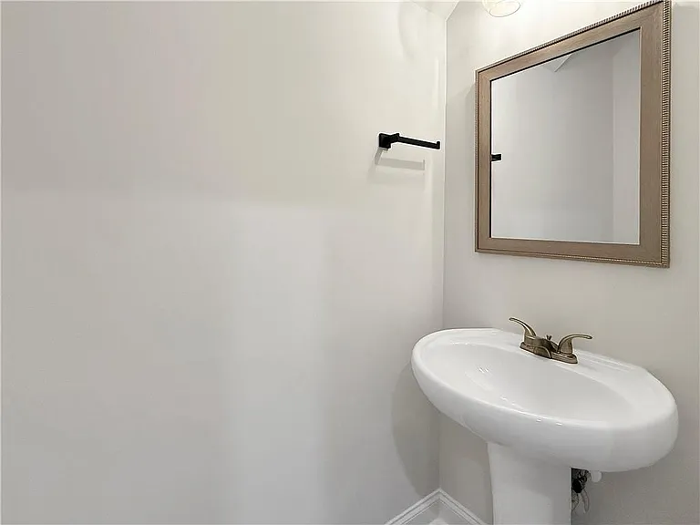 5100 Hillington Way — Photo 8