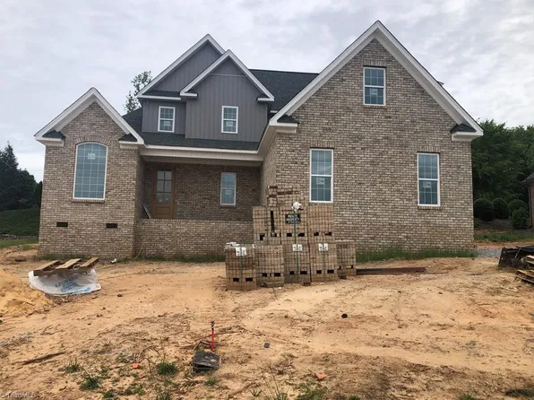 152 Barclays Dr, Winston Salem, NC 27107