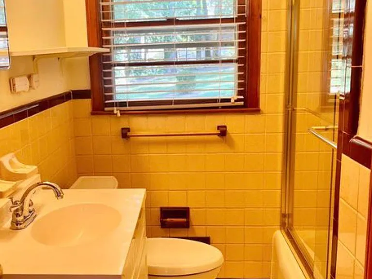 2560 Wood Valley Dr — Photo 8