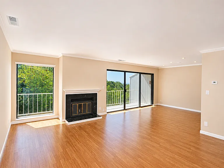 215 Samaria Ln — Photo 3