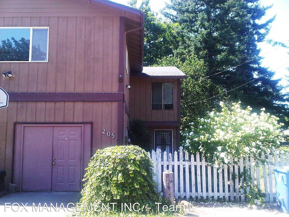 2nd image of 205-207 SE 127th Ave