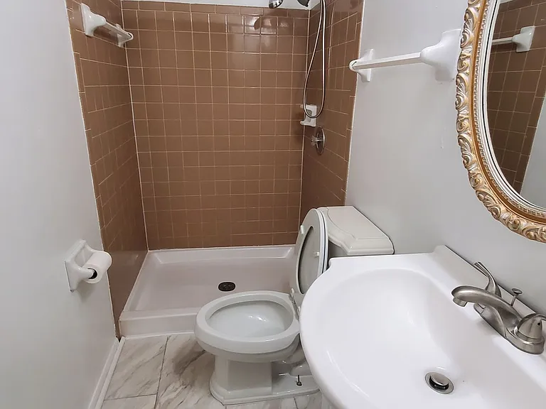 7402 Brigmore Dr — Photo 16