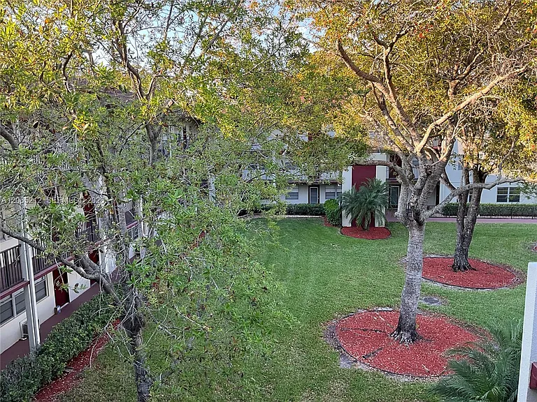 150 SW 134th Way #304R — Photo 2