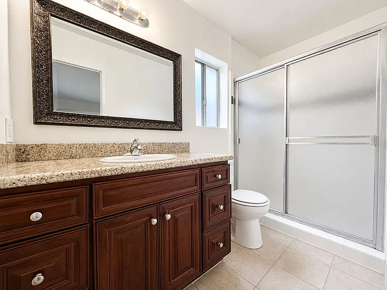 1030 N Harper Ave — Photo 10