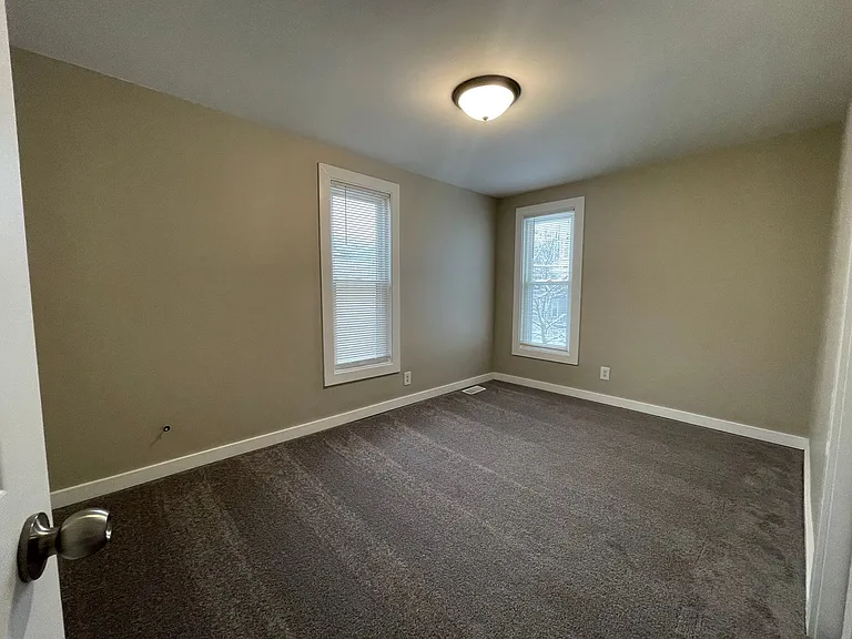 852 Lafayette Ave NE — Photo 12