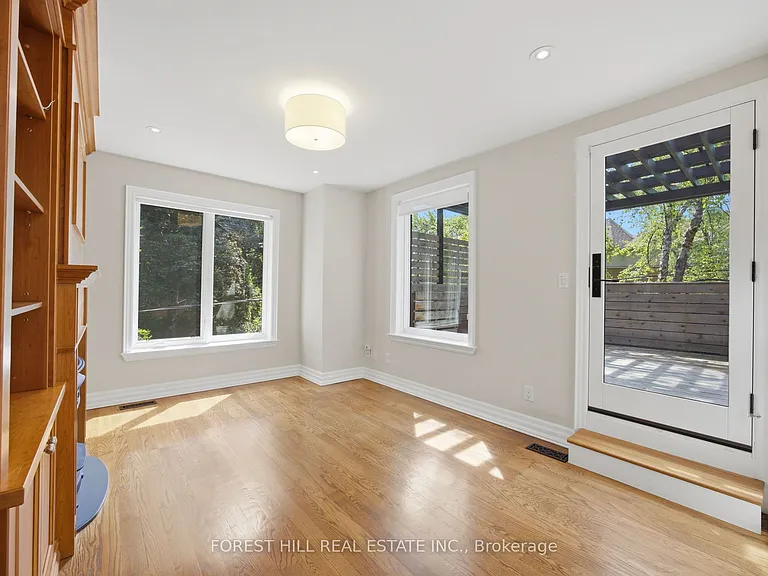 52 Shaftesbury Ave — Photo 14