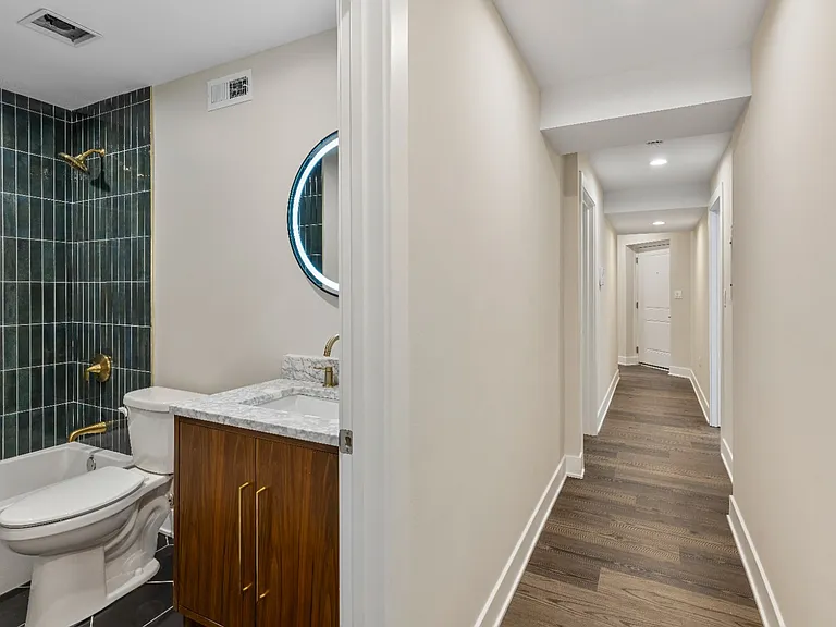 2257 N Sawyer Ave #G — Photo 11