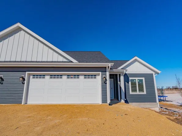 809 Vineyard Court, Cambridge, WI 53523