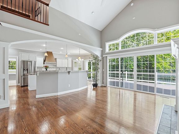 3rd image of 1114 Gleneagle Dr