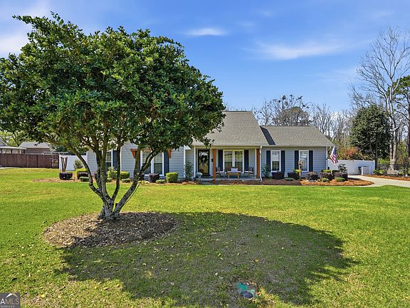 3rd image of 548 Saint Andrews Cir