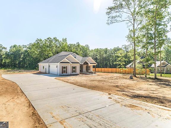 2nd image of 903 Robinhood Rd