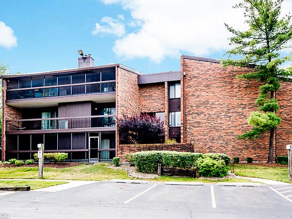 2nd image of 5515 Cromwell Ln APT G1