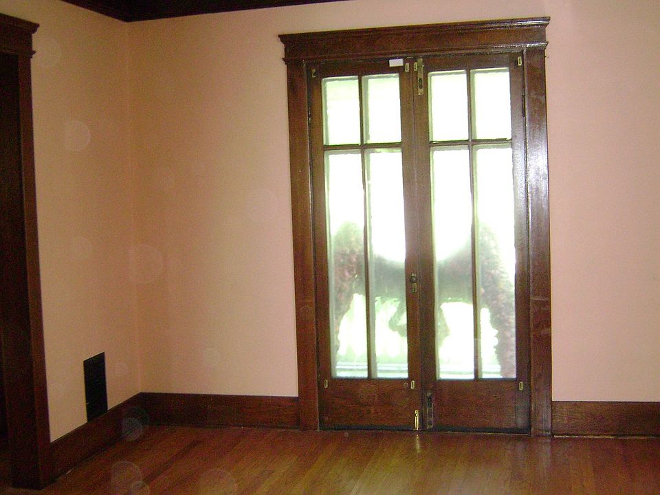 2nd image of 920 Lancaster Ave