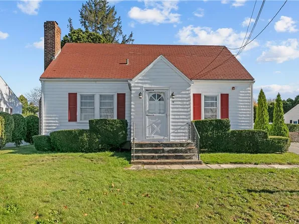 74 Valley Rd, Middletown, RI 02842