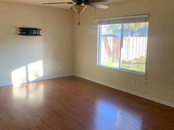 2nd image of 8165 Villa Oak Dr