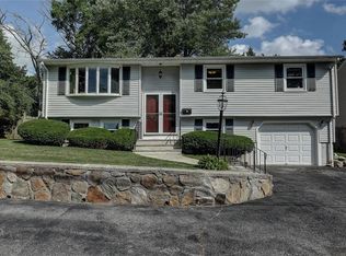 14 Manila St, North Providence, RI 02911