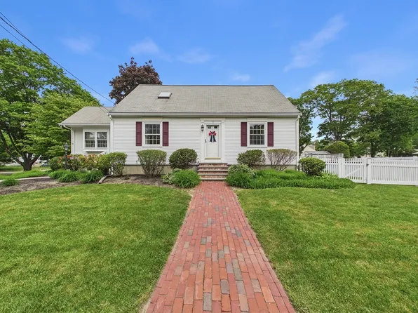 12 S Douglas St, Rockland, MA 02370