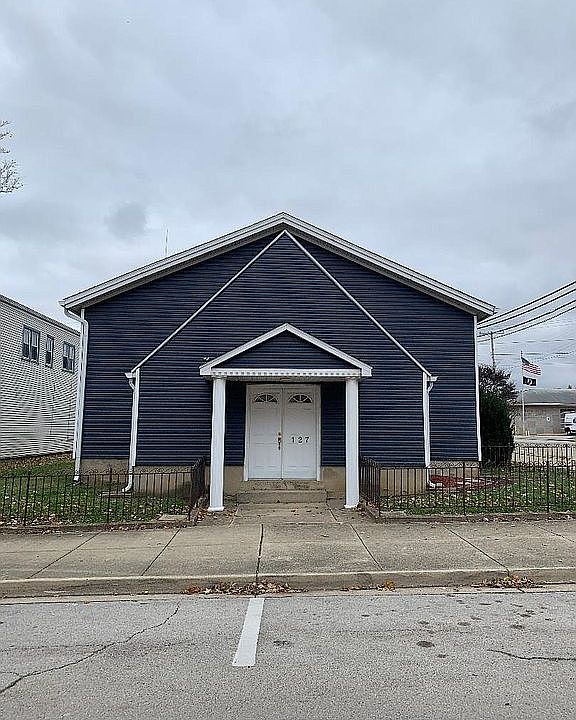 1st image of 127 Market St
