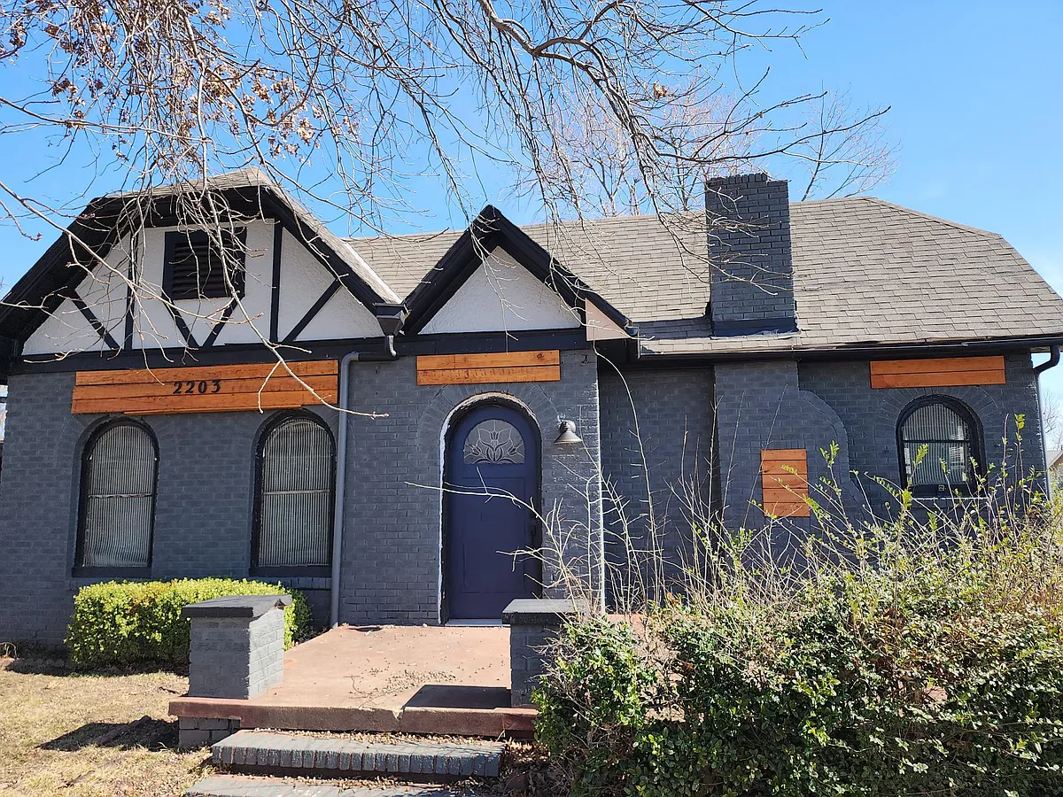Building Photo - 2203 N Beard Ave