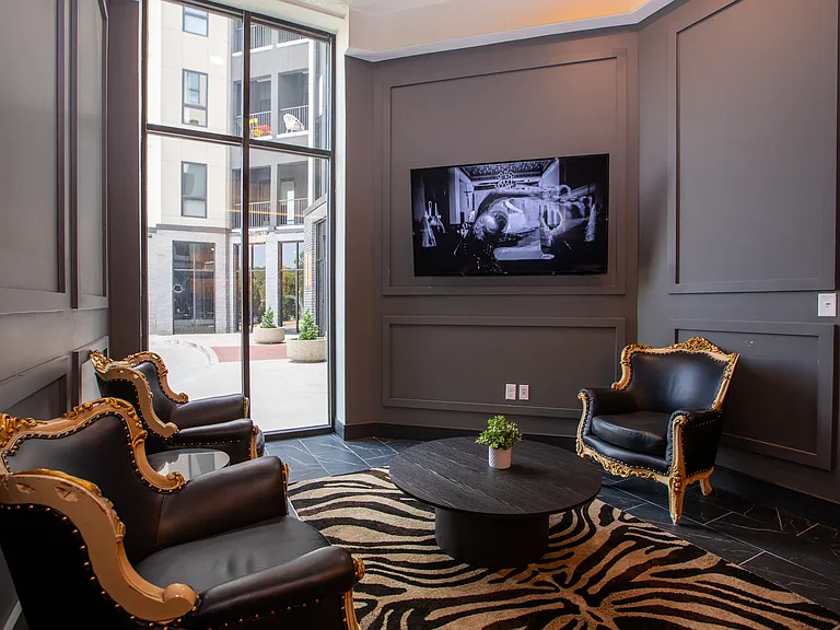 Mckenzie | Luxury Lobby