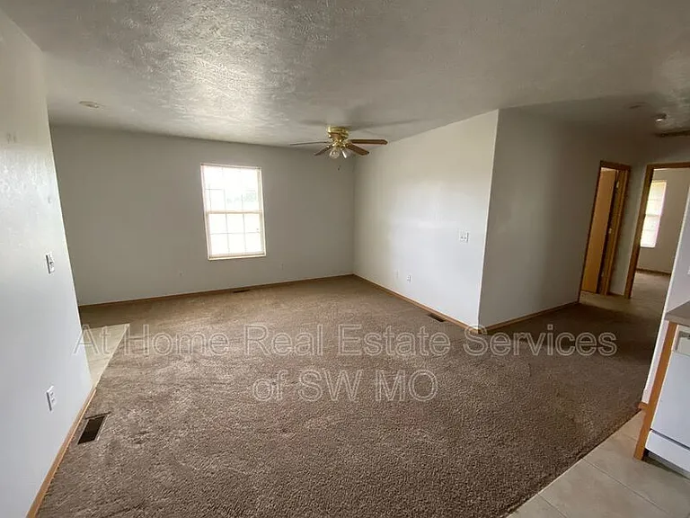 1090 W Red Ln — Photo 5