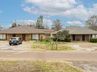 3015-3035 W Cerliano Dr, Longview, TX 75605