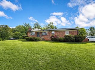 13767 Crest Hill Rd, Flint Hill, VA 22627