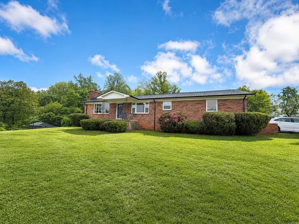 13767 Crest Hill Rd, Flint Hill, VA 22627