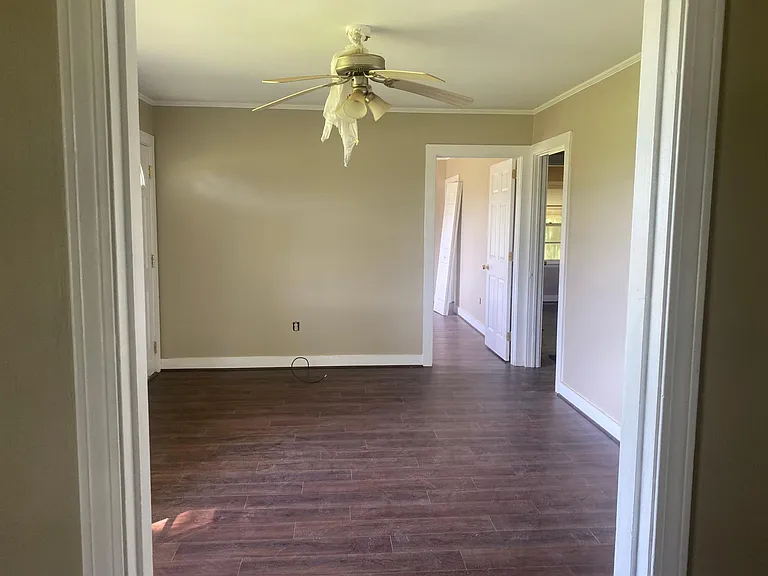 727 N Pomona Rd — Photo 3