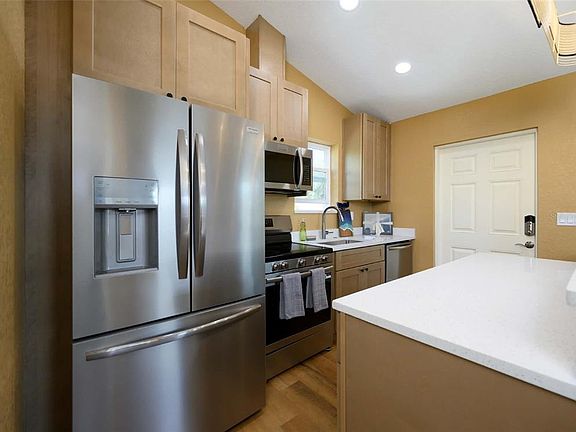 4th image of 2324 1/2 Burlington Ave N #N
