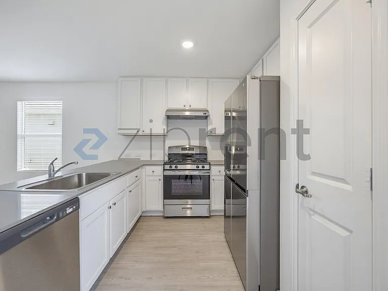 4431 Martin Way — Photo 10