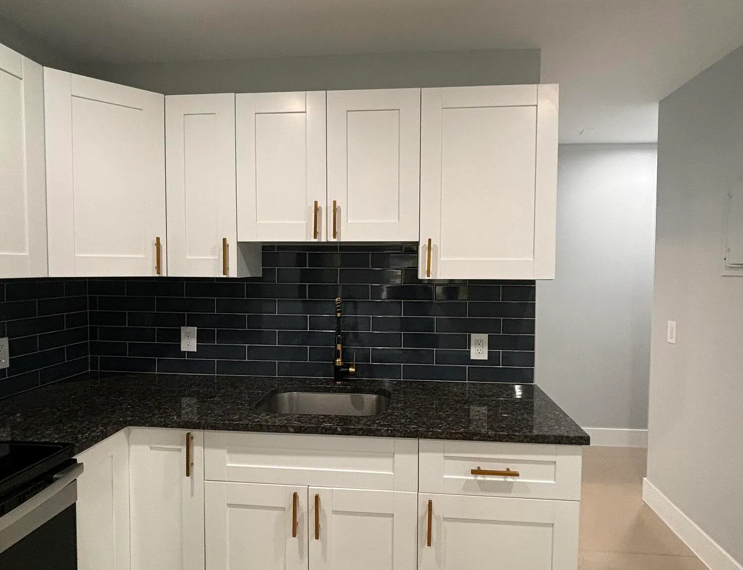 2 bed, 2.0 bath, 840 sqft, $2,300 — Photo 2