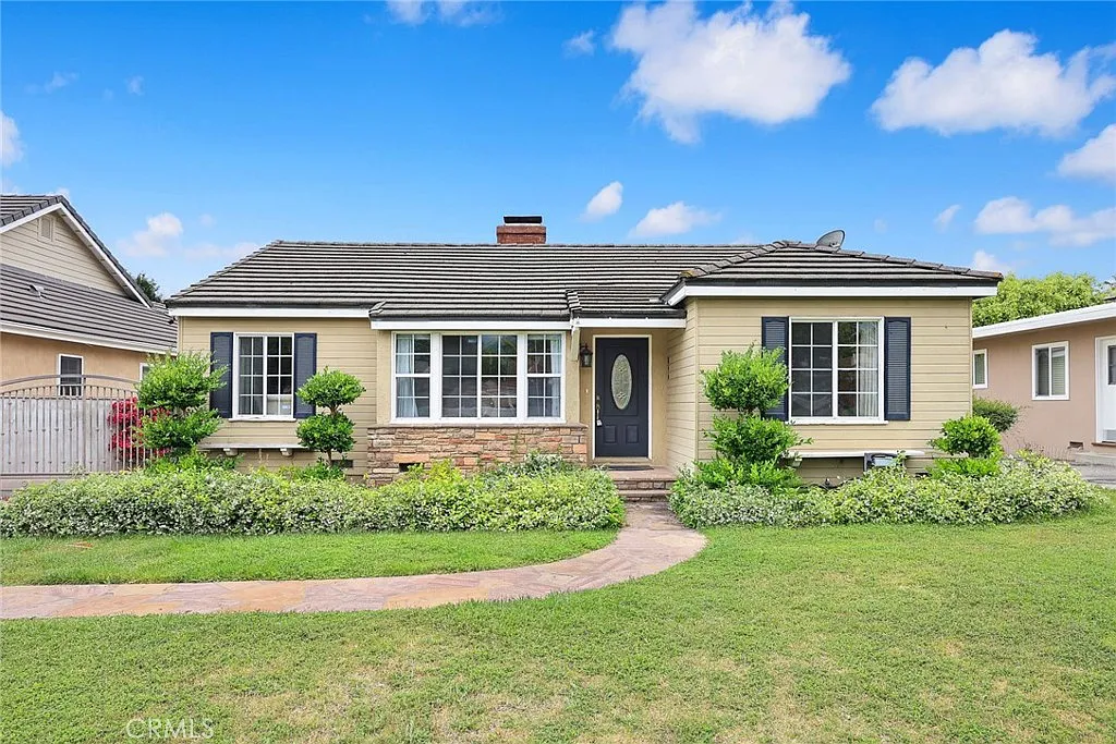 3 bed, 1984 sqft, $4,950 — Photo 3
