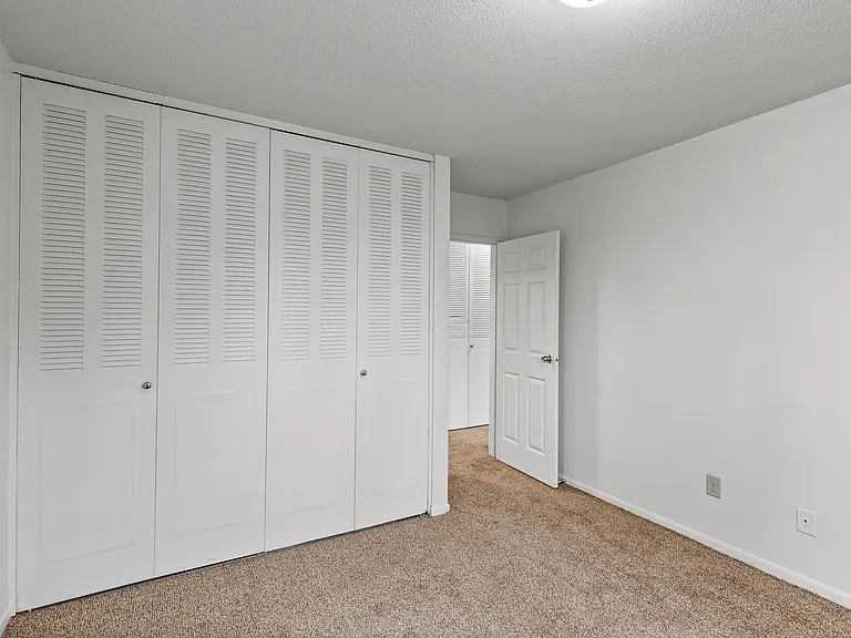 647 37th Ave NE #301 — Photo 9
