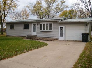 1427 S 15th St, Prairie Du Chien, WI 53821